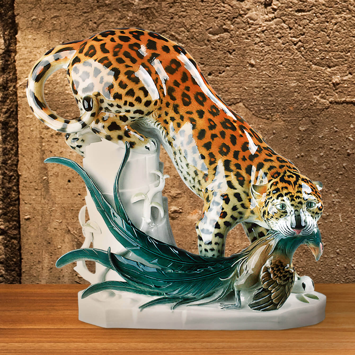 Figur aus Porzellan Fasan und Leopard