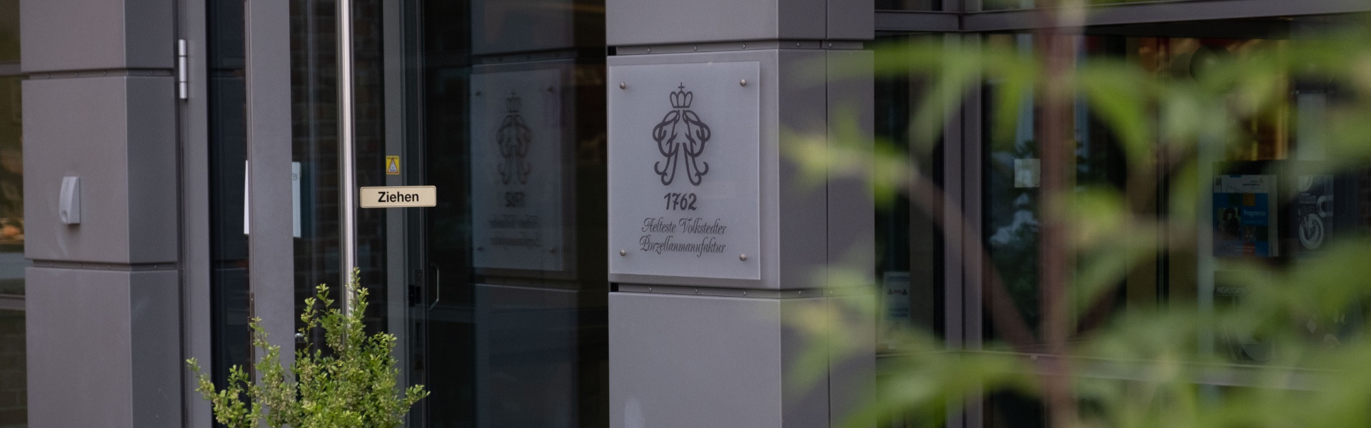 Eingang - Werksverkauf - die porzellanmanufakturen