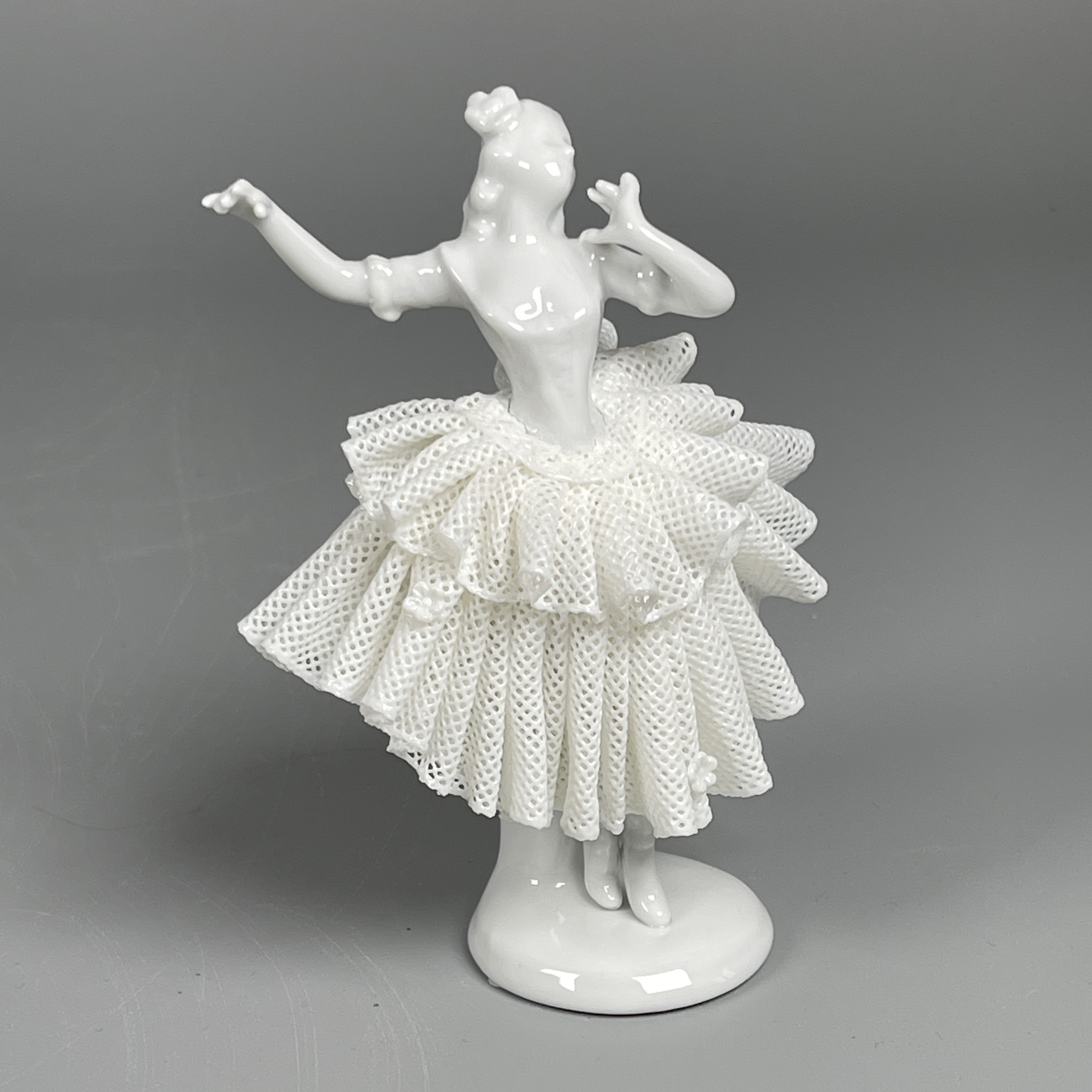 Spitzenfigur / Tänzerin weiß