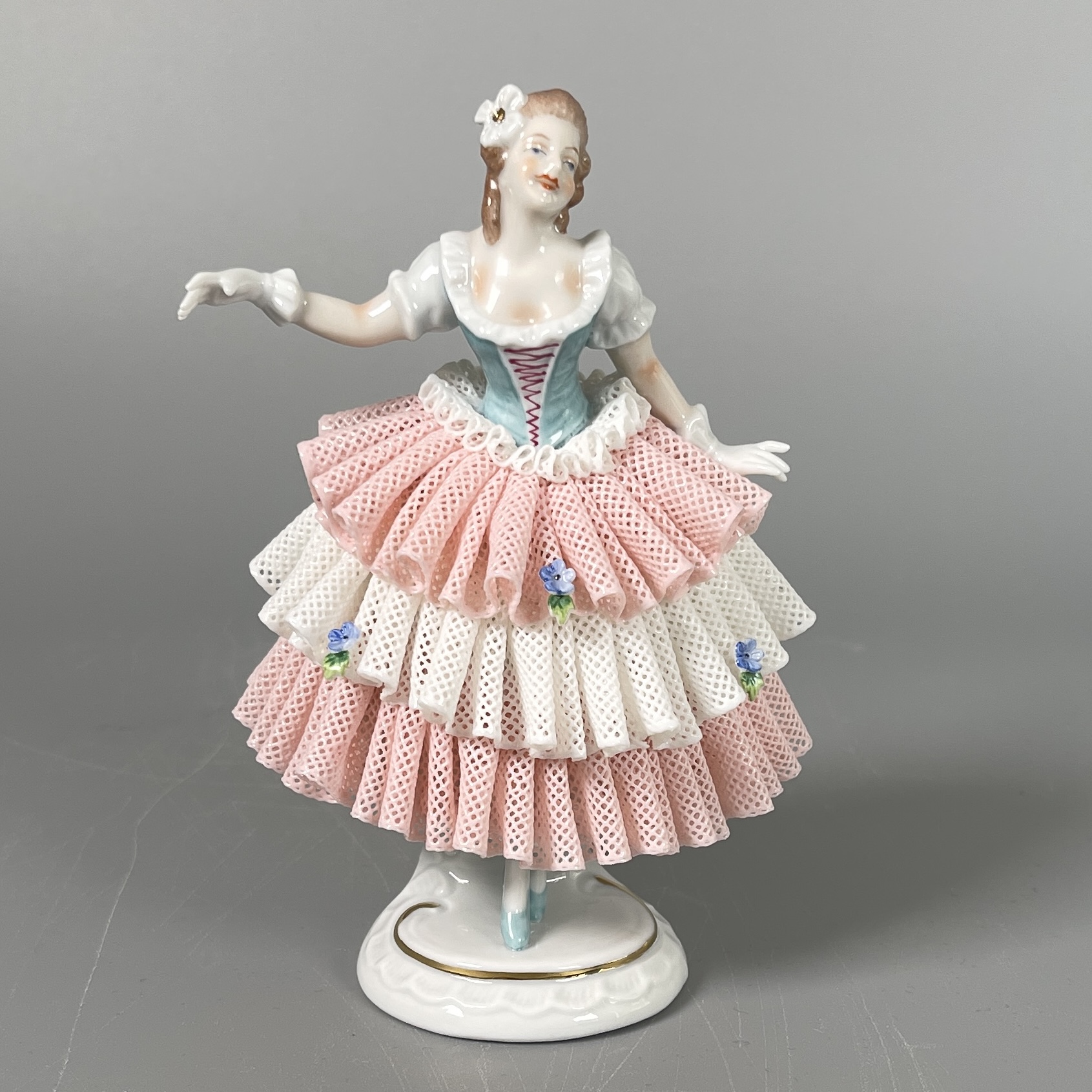 Tänzerin im Spitzenkleid (türkis)